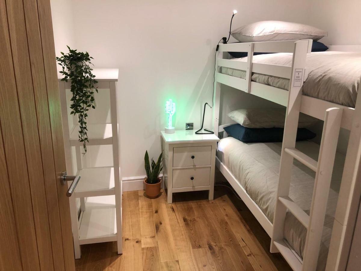 Central Bright 3 Bed Flat With Pool & Parking EDI Exterior photo