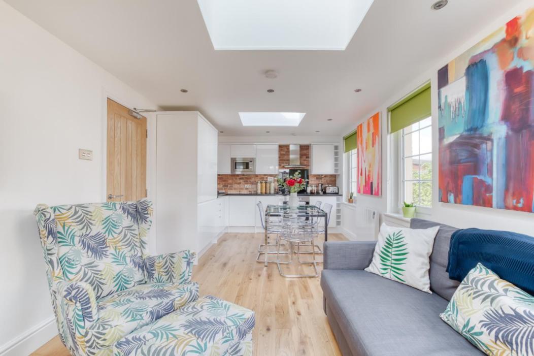 Central Bright 3 Bed Flat With Pool & Parking EDI Exterior photo