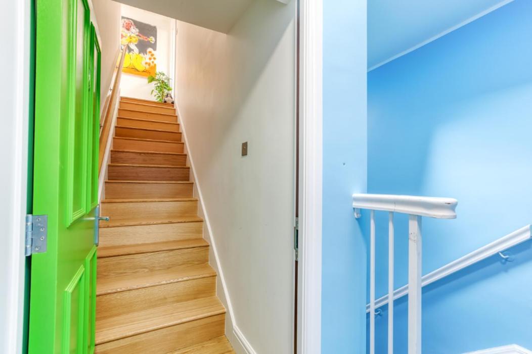 Central Bright 3 Bed Flat With Pool & Parking EDI Exterior photo