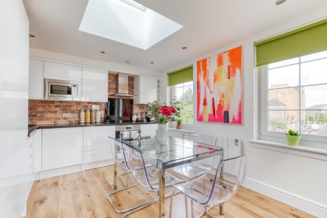 Central Bright 3 Bed Flat With Pool & Parking EDI Exterior photo