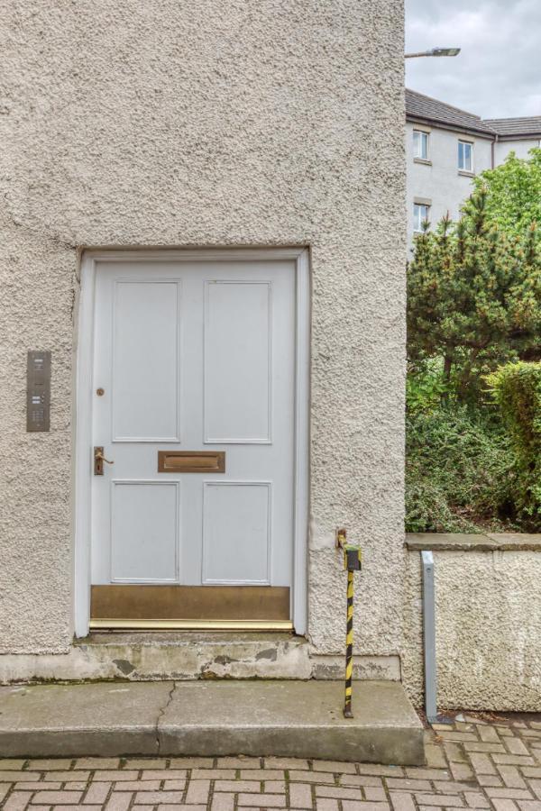 Central Bright 3 Bed Flat With Pool & Parking EDI Exterior photo