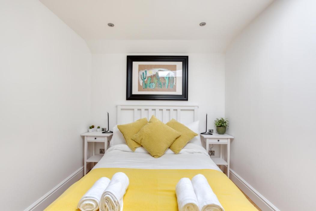 Central Bright 3 Bed Flat With Pool & Parking EDI Exterior photo